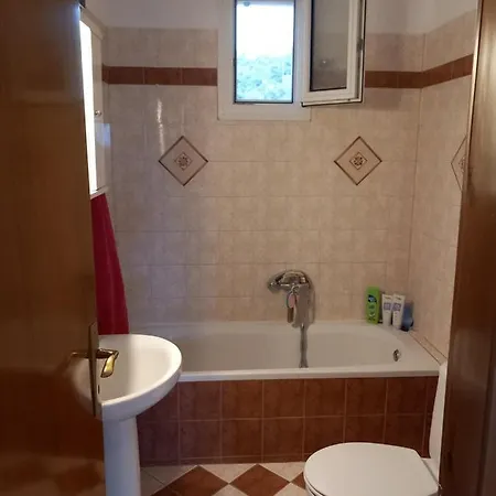 شقة χαλκιδική كريوبيجي